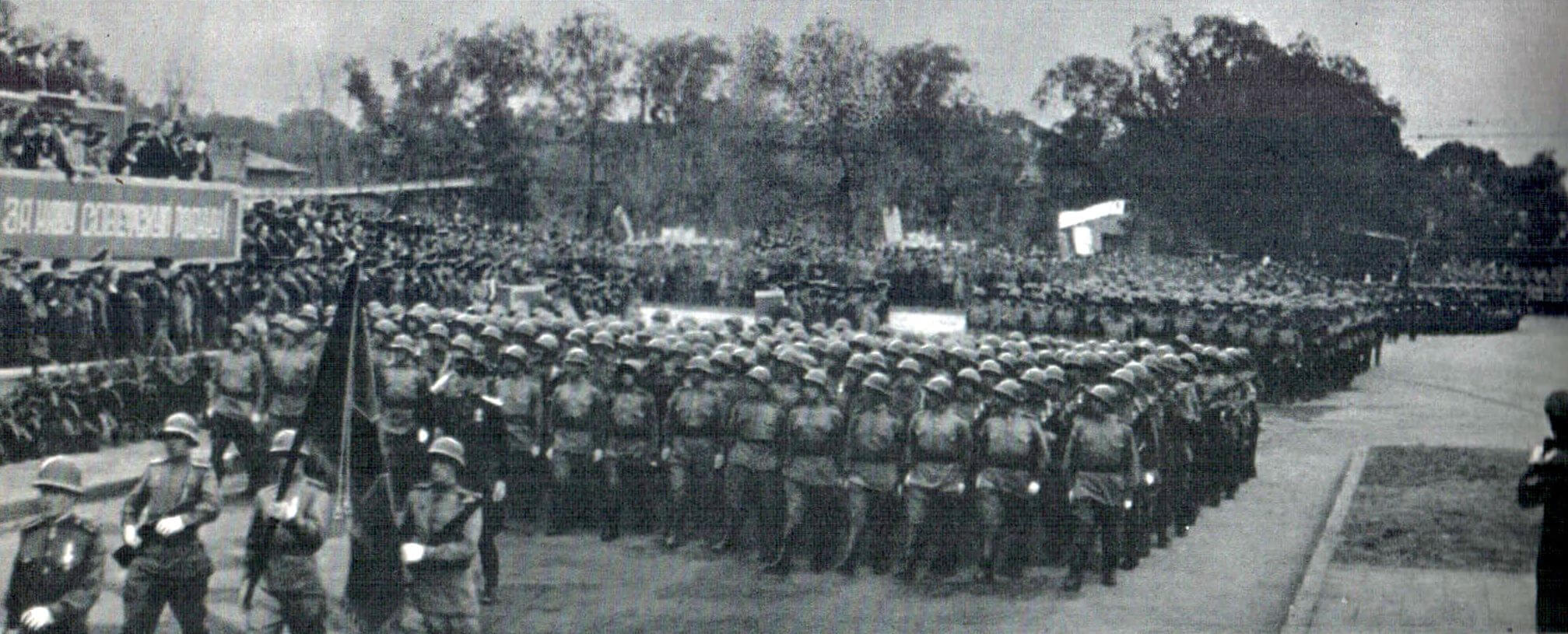16 сентября принимал парад в харбине. Парад в Харбине 1945г. Парад Победы в Харбине 1945 год. Парад советских войск в Харбине в 1945. Парад Победы над Японией Японией 1945 года.