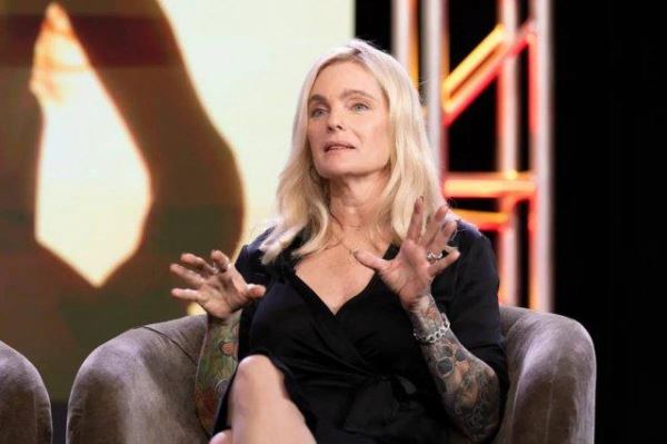 56-летняя Эрика Элениак из «Спасателей Малибу» идет на Onlyfans: что она там покажет (2 фото)