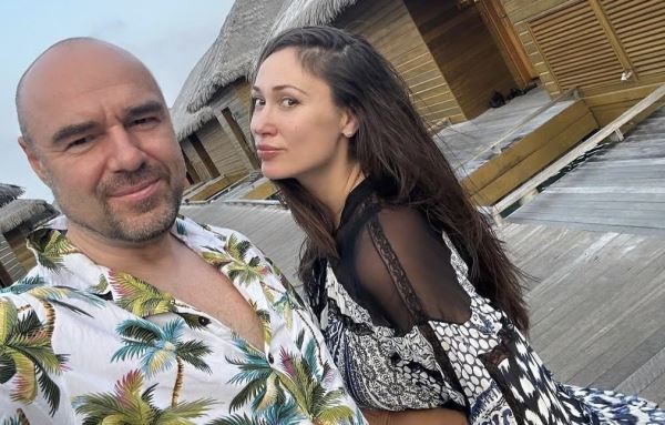 Елена Товстик публично унизила экс-мужа и Полину Диброву: «Укатил с сожительницей на море, а детей отправил в лес»