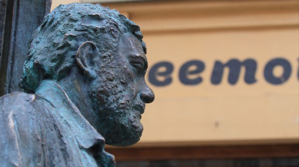 Сергею Довлатову исполнилось бы 85 лет: как Петербург помнит писателя