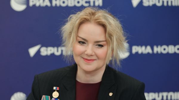 Путин присвоил звание заслуженной артистки России Ольге Будиной