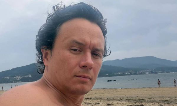 «Грудь на начальной фазе формирования»: Илью Соболева отменяют после шутки на свадьбе