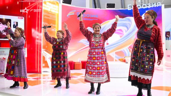 «Бурановские бабушки» спели хит «Сигма бой» на фестивале в Екатеринбурге
