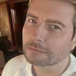 Николай Басков со слезами на глазах признался, что переживает тяжёлый период и спасается сценой